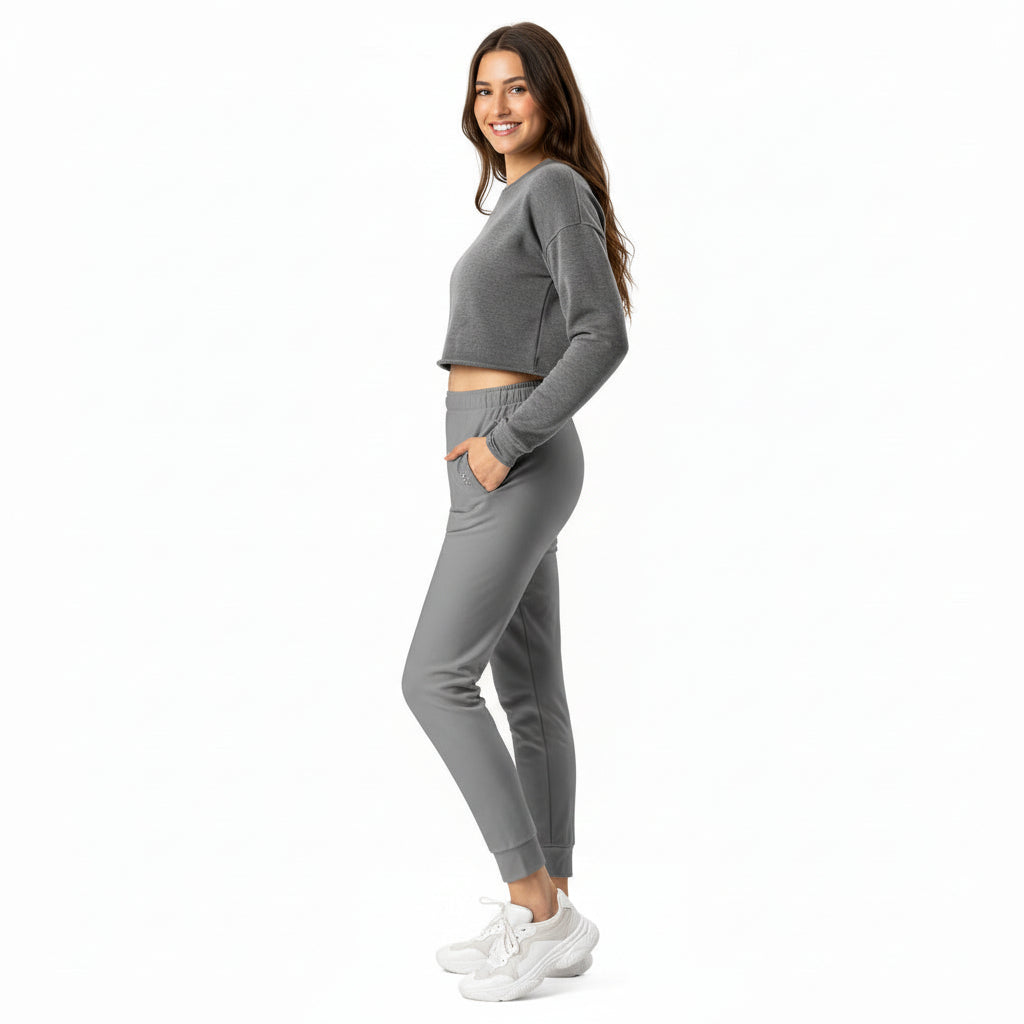 NATURMAEDEL® CLASSIC BASIC - EXCLUSIVE HIGHTECH DAMEN JOGGINGHOSE IM LOUNGEWEAR LOOK. ATMUNGSAKTIV, ELASTISCH, FIGURBETONT. WUNDERSCHÖNE SPORT- U. FREIZEITMODE FÜR ALLE GELEGENHEITEN. FARBE ELEGANTES NOBEL GRAU - GRAFIK DESIGN VERENA U. JANINA by VerJa.ME®  FARBE NOBEL GRAU - 1.9 - www.naturmaedel.shop - 