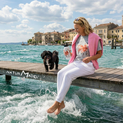 NATURMAEDEL® EDLE LIMITED GESCHENKIDEEN - NEW STYLE SILBER EDITION. SUPER BEQUEMES OVERSIZED UNISEX BIO-BAUMWOLL T-SHIRT MIT EDLEM NATURMAEDEL® CREATIV DRUCKDESIGN  - FARBE HEATHER GREY - DESIGNED VERENA U. JANINA BY VerJa.ME - 1.6- www.naturmaedel.shop - 