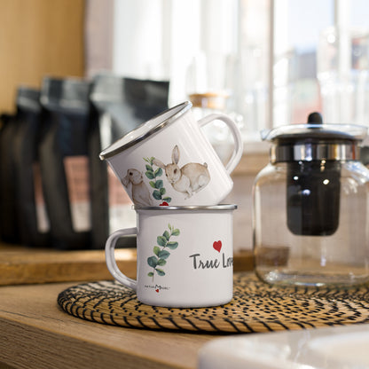 NATURMAEDEL EMAILLE MUG - BECHER - EXCLUSIVES NATURMAEDEL® TIERLIEBE AQUARELL DESIGN COLLECTION - AUFSCHRIFT TRUE LOVE MIT ROTEM AQUARELL HERZ - FRÜHLING SOMMER - 1.6 - www.naturmaedel.shop - 