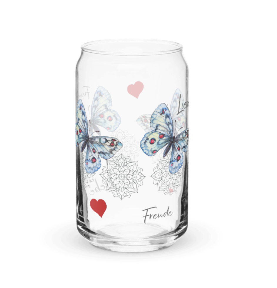 NATURMAEDEL® FRUEHLINGS- SOMMER HIGHLIGHTS. DESIGNER TRINKGLAS MIT UND OHNE DECKE DAS FÜR ECHTE GLUECKSMOMENTE SORGT. SCHRIFTZUG LIEBE UND FREUDE - LIEBE MANDALA UND SCHMETTERLINGE -  DESIGNED BY VERENA U. JANINA BOEHLER - 1.6 - www.naturmaedel.shop 