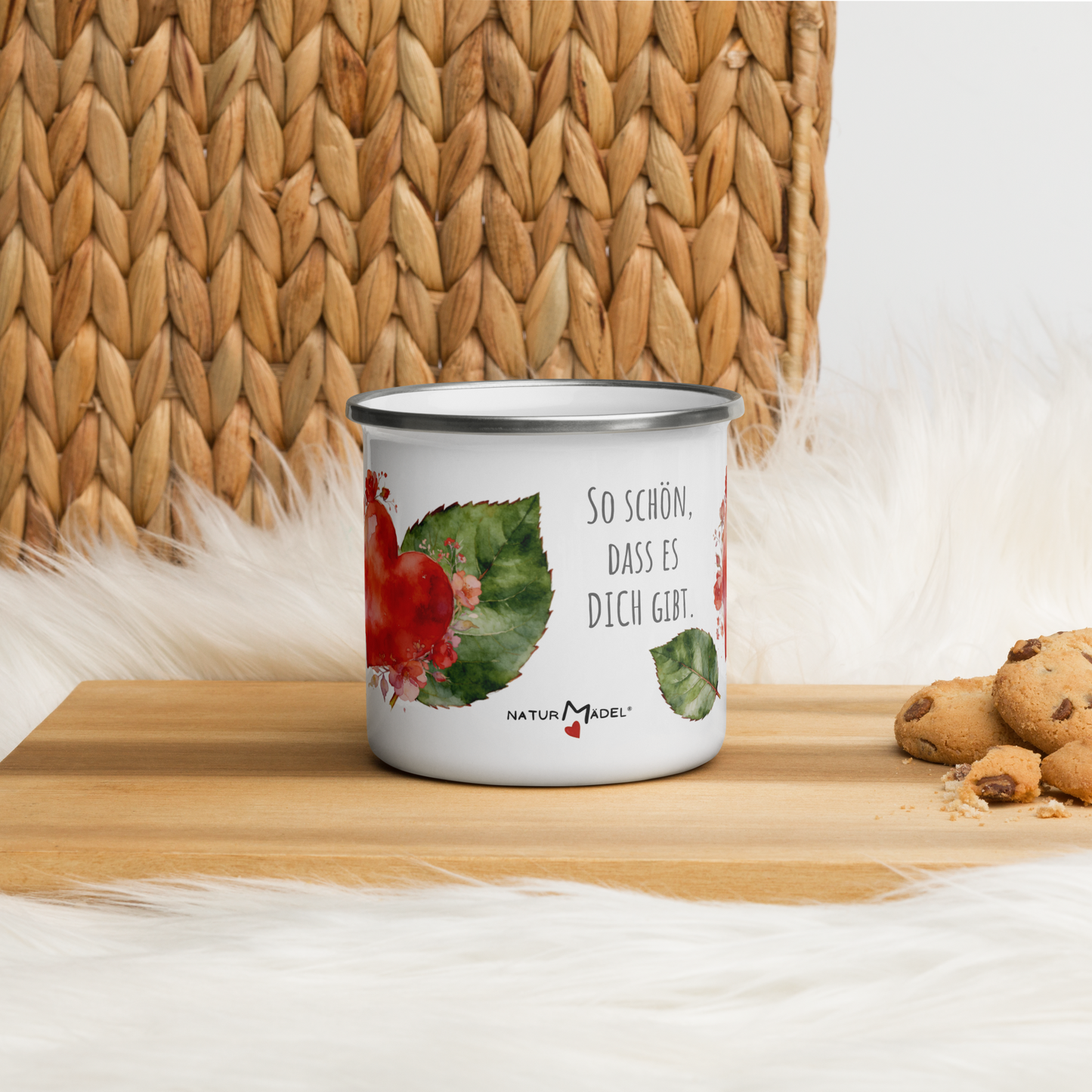 NATURMAEDEL® HERZENSGESCHENKE. EXCLUSIVE DESIGNER EMAILLE-TASSE „BE IN LOVE“. EDLES NATURMAEDEL® CREATIV  DESIGN - SCHRIFTZUG SO SCHOEN, DASS ES DICH GIBT - DESIGNED VERENA U. JANINA  BY VERJA.ME® - 1.4 - www.naturmaedel.shop -  