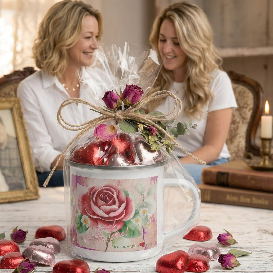 NATURMÄDEL® LIMITED EDITION WORK WITH LOVE EMAILLE BECHER, TASSE. SO MACHT ARBEITEN WIEDER RICHTIG SPASS. WERTVOLLE GESCHENKE FÜR WERTVOLLE MENSCHEN.