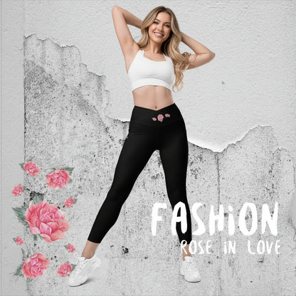 WUNDERSCHOENE, FIGURBETONTE CROSSOVER LEGGINGS MIT BEQUEMEN V-BUND UND LIEBEVOLLEN DETAILS. DEIN  IDEALER BEGLEITER FÜR YOGA-, FITNESS- UND ALLE FREIZEITAKTIVITAETEN.   EINZIGARTIGES NATURMAEDEL® ROSE IN LOVE DESIGN - www.naturmaedel.shop - 